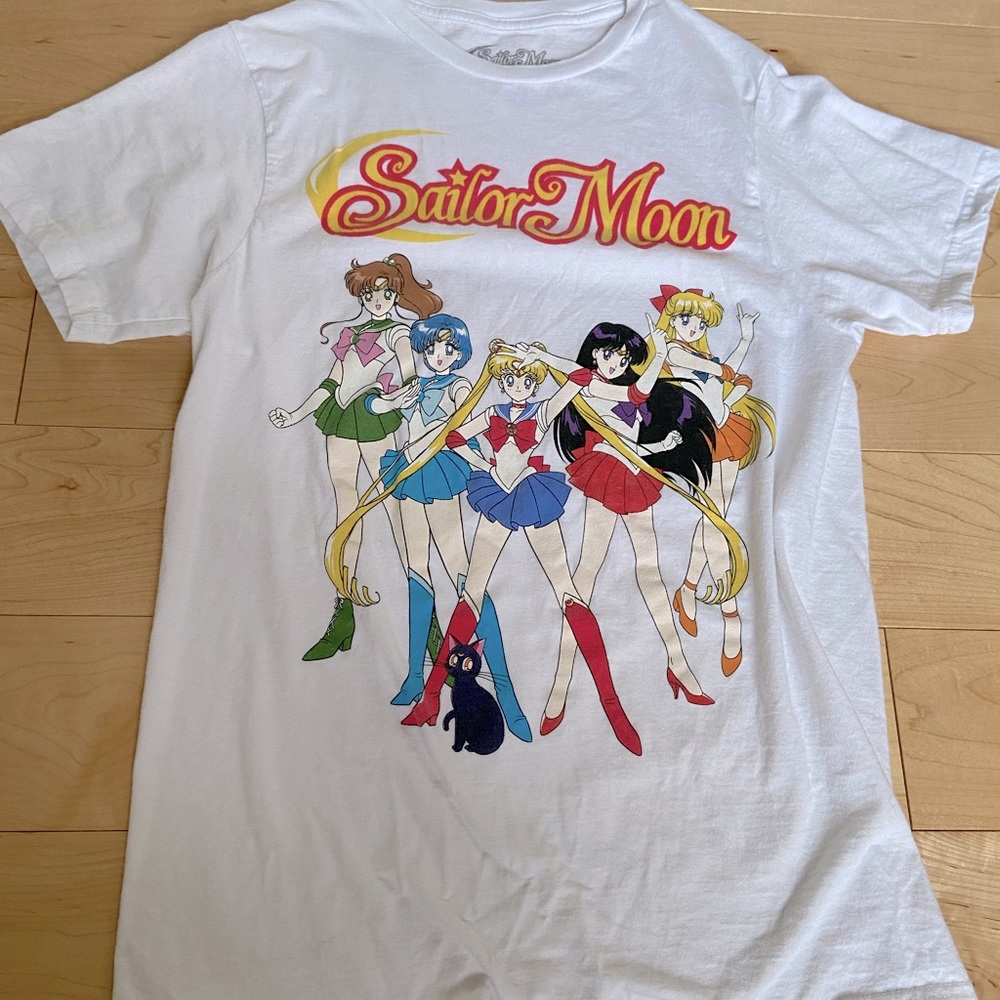SAILOR MOON GRAPHIC TEE